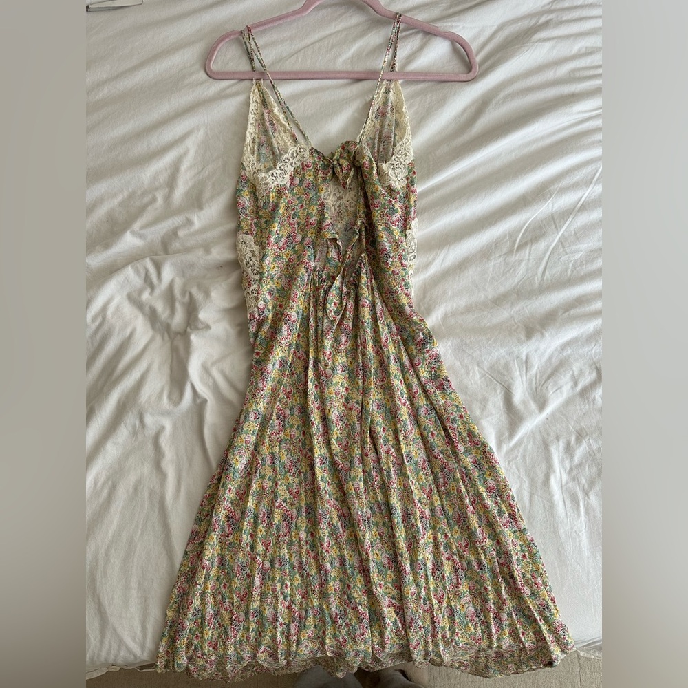 DÔEN Venus corded lace-trimmed floral-print silk-crepe midi dress - Picture 4 of 8